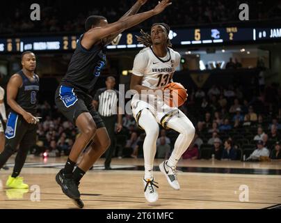 Nashville, Tennessee, États-Unis. 7 novembre 2023. Malik Presley (13), garde des Commodores de Vanderbilt, tente de marquer un panier lors de son match de basketball de la NCAA à Nashville. (Image de crédit : © Camden Hall/ZUMA Press Wire) USAGE ÉDITORIAL SEULEMENT! Non destiné à UN USAGE commercial ! Banque D'Images