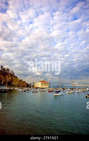 Le casino Avalon Ballroom sur Catalina Island à l'aube, au large de la côte de Californie du Sud, États-Unis, Banque D'Images