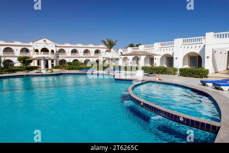 Piscine, Canyon Hotel, South Dahab, Sinaï, Ägypten *** piscine, Canyon Hotel, South Dahab, Sinaï, Egypte crédit : Imago/Alamy Live News Banque D'Images