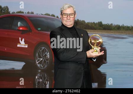 DAS Goldene Lenkrad 2023 Luc Donckerwolke BEI der Verleihung des Goldenen Lenkrads 2023 im Axel Springer Hochhaus am 07.11.2023 in Berlin. *** Le volant d'or 2023 Luc Donckerwolke à la cérémonie de remise des prix du volant d'or 2023 à la tour Axel Springer le 07 11 2023 à Berlin Copyright : xEventpressxKochanx crédit : Imago/Alamy Live News Banque D'Images