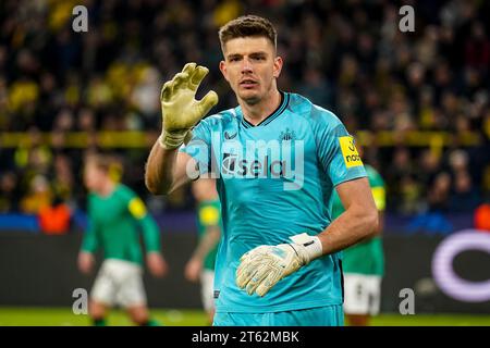 Dortmund, Allemagne. 07 novembre 2023. DORTMUND, ALLEMAGNE - NOVEMBRE 7 : Nick Pope de Newcastle a Uni ses gestes lors du match de groupe F de l'UEFA Champions League entre le Borussia Dortmund et Newcastle United FC au signal Iduna Park le 7 novembre 2023 à Dortmund, Allemagne (photo Rene Nijhuis/BSR Agency) crédit : BSR Agency/Alamy Live News Banque D'Images