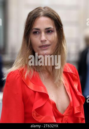 YASMIN LE BON ROYAL ACADEMY Summer Exhibition 2007 L'ACADÉMIE ROYALE DES  ARTS DE LONDRES ANGLETERRE 06 Juin 2007 Photo Stock - Alamy