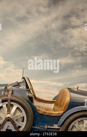 Image de style rétro d'une voiture de sport française classique du début du XXe siècle Banque D'Images