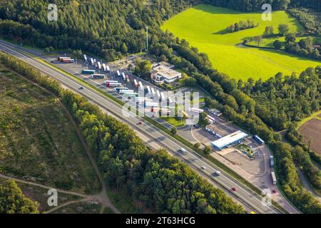 Vue aérienne, aire de desserte routière Siegerland-Ouest, autoroute A45, Heisberg, Freudenberg, Sauerland, Rhénanie du Nord-Westphalie, Allemagne, Freeway service sont Banque D'Images