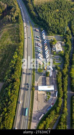 Vue aérienne, aire de desserte routière Siegerland-Ouest, autoroute A45, Heisberg, Freudenberg, Sauerland, Rhénanie du Nord-Westphalie, Allemagne, Freeway service sont Banque D'Images