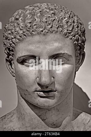 Jeune Hercule, 2e siècle d'orig. Grec du 4e siècle av. J.-C. anciens bustes romains de la collection Farnese, Musée archéologique national de Naples Italie. Banque D'Images