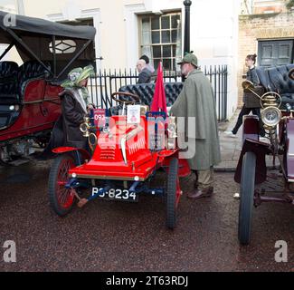 Participant 93 1902 Covert London à Brighton Veteran car Run Concours Marlborough Road St James's London Banque D'Images