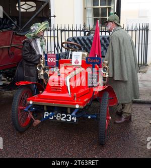 Participant 93 1902 Covert London à Brighton Veteran car Run Concours Marlborough Road St James's London Banque D'Images