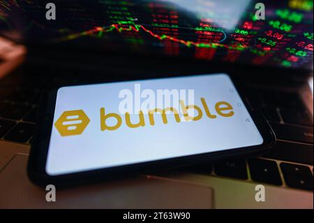 Dans cette illustration photo, un logo Bumble est affiché sur un smartphone. (Photo Omar marques / SOPA Images/Sipa USA) *** strictement à des fins éditoriales *** Banque D'Images