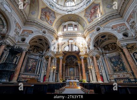 TURIN, ITALIE, AVRIL 11 2023 - intérieur de l'église royale de San Lorenzo à Turin, Piémont, italie Banque D'Images