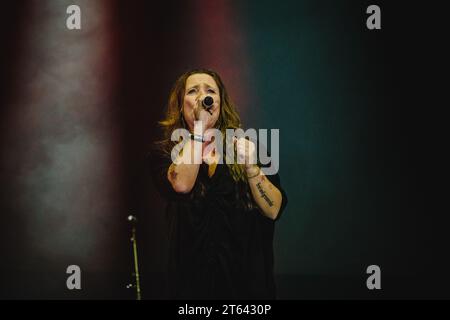 Zürich, Suisse. 28 octobre 2023. La chanteuse allemande de schlager Daniela Alfinito donne un concert live lors de la Die grosse Schlagerparty 2023 au Hallenstadion à Zürich. (Crédit photo : Gonzales photo - Tilman Jentzsch). Banque D'Images