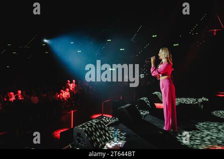 Zürich, Suisse. 28 octobre 2023. La chanteuse suisse Linda Fäh donne un concert live lors de la Die grosse Schlagerparty 2023 au Hallenstadion à Zürich. (Crédit photo : Gonzales photo - Tilman Jentzsch). Banque D'Images