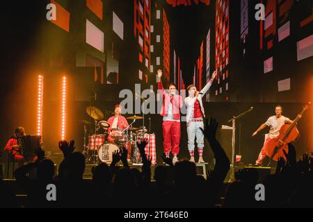 Zürich, Suisse. 28 octobre 2023. Le groupe suisse Stubete Gäng donne un concert live lors de la Die grosse Schlagerparty 2023 au Hallenstadion à Zürich. (Crédit photo : Gonzales photo - Tilman Jentzsch). Banque D'Images