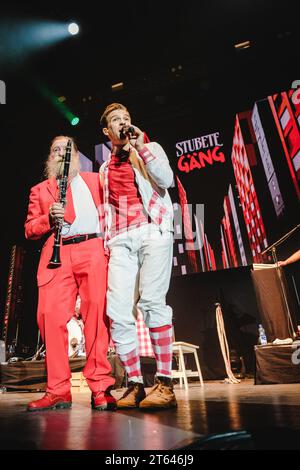 Zürich, Suisse. 28 octobre 2023. Le groupe suisse Stubete Gäng donne un concert live lors de la Die grosse Schlagerparty 2023 au Hallenstadion à Zürich. (Crédit photo : Gonzales photo - Tilman Jentzsch). Banque D'Images