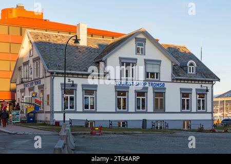 Tourist Shop Tromso à Tromso, Finnmark, Norvège, Scandinavie, Europe en octobre Banque D'Images