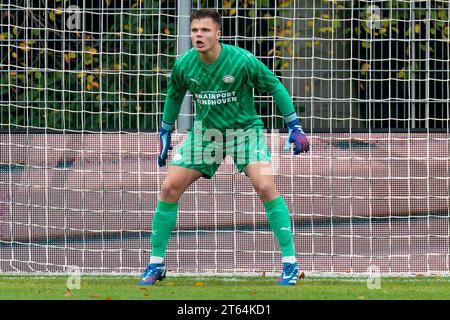 Eindhoven, pays-Bas. 08 novembre 2023. EINDHOVEN, PAYS-BAS - 8 NOVEMBRE : Roy Steur du PSV Eindhoven lors du match de l'UEFA Youth League entre le PSV Eindhoven et le RC Lens au PSV Campus de Herdgang le 8 novembre 2023 à Eindhoven, aux pays-Bas. (Photo Joris Verwijst/ Orange Pictures) crédit : Orange pics BV/Alamy Live News Banque D'Images