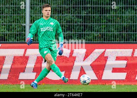 Eindhoven, pays-Bas. 08 novembre 2023. EINDHOVEN, PAYS-BAS - 8 NOVEMBRE : Roy Steur du PSV Eindhoven lors du match de l'UEFA Youth League entre le PSV Eindhoven et le RC Lens au PSV Campus de Herdgang le 8 novembre 2023 à Eindhoven, aux pays-Bas. (Photo Joris Verwijst/ Orange Pictures) crédit : Orange pics BV/Alamy Live News Banque D'Images