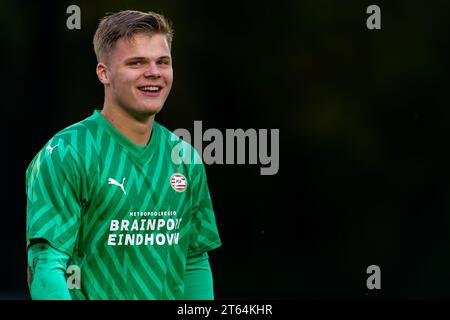 Eindhoven, pays-Bas. 08 novembre 2023. EINDHOVEN, PAYS-BAS - 8 NOVEMBRE : Roy Steur du PSV Eindhoven lors du match de l'UEFA Youth League entre le PSV Eindhoven et le RC Lens au PSV Campus de Herdgang le 8 novembre 2023 à Eindhoven, aux pays-Bas. (Photo Joris Verwijst/ Orange Pictures) crédit : Orange pics BV/Alamy Live News Banque D'Images