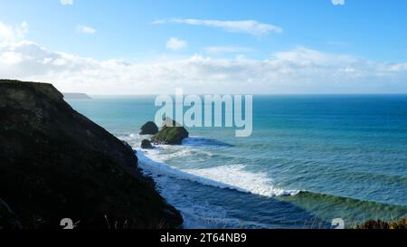 Vue de l'océan Atlantique à Massets Cove près de Portreath sur la côte nord de Cornouailles, Royaume-Uni - John Gollop Banque D'Images