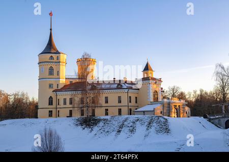 Ancien château de Beep (Marienthal) par une soirée ensoleillée de décembre. Pavlovsk, à proximité de Saint-Pétersbourg. Russie Banque D'Images