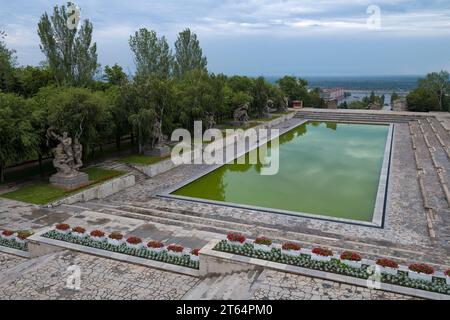 VOLGOGRAD, RUSSIE - 04 JUIN 2023 : matin nuageux de juin sur Mamayev Kurgan Banque D'Images