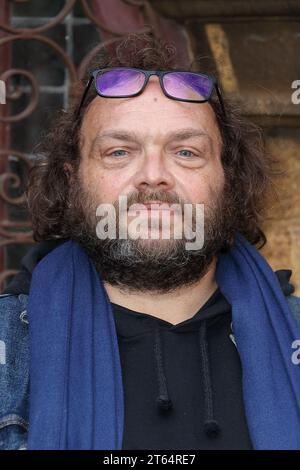 Sarlat, France. 08 novembre 2023. Stephan Castang assiste au photocall 'Vincent doit mourir' lors du 32e Festival du film de Sarlat - jour 2 le 08 novembre 2023 à Sarlat, France. Photo de Nasser Berzane/ABACAPRESS.COM crédit : Abaca Press/Alamy Live News Banque D'Images