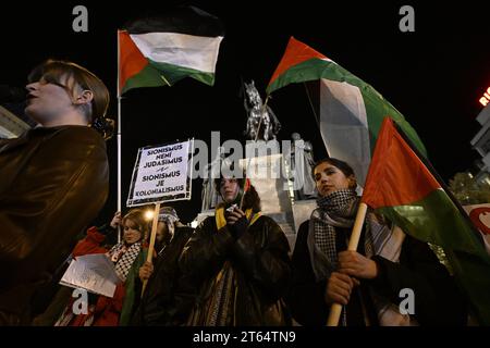 Prague, République tchèque. 08 novembre 2023. Manifestation et marche en soutien aux Palestiniens à Prague, République tchèque, le 7 novembre 2023. L'événement a été organisé par l'initiative pas en notre nom! - Pour une paix juste au Moyen-Orient. Crédit : Katerina Sulova/CTK photo/Alamy Live News Banque D'Images