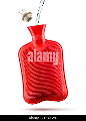 Remplissage de la bouteille d'eau chaude rouge avec de l'eau et bouchon sur fond blanc. Banque D'Images