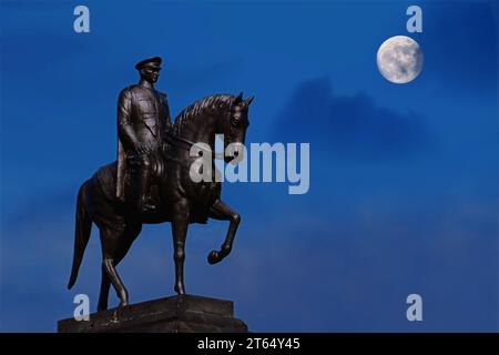 Statue Ataturk sur le cheval avec la lune. 10 novembre Ataturk concept de journée de commémoration. Banque D'Images