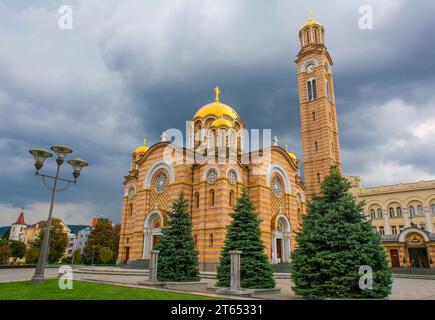 Cathédrale orthodoxe serbe Christ le Sauveur à Banja Luka, Republika Srpska, Bosnie-Herzégovine. Église de la Sainte Trinité, dômes en acier inoxydable Banque D'Images