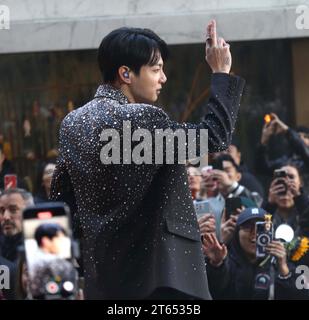 8 novembre 2023, New York, New York, États-Unis : le chanteur sud-coréen de K-Pop JUNG KOOK joue sur le spectacle â€˜todayÂ€™ qui se tient au Rockefeller Plaza. (Image de crédit : © Nancy Kaszerman/ZUMA Press Wire) USAGE ÉDITORIAL SEULEMENT! Non destiné à UN USAGE commercial ! Banque D'Images