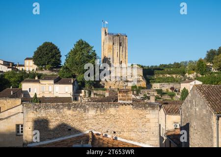 Vue sur les toits du joli village de Saint Emilion à Bordeaux Banque D'Images