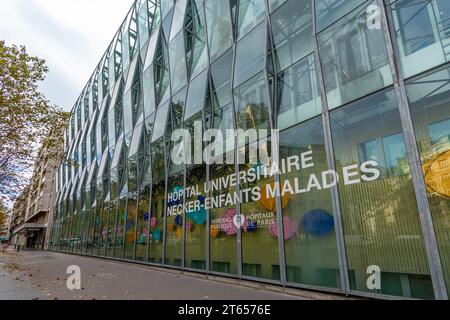 Façade du CHU Necker-enfants malades, hôpital de l'assistance publique-Hôpitaux de Paris (APHP) spécialisé en pédiatrie Banque D'Images