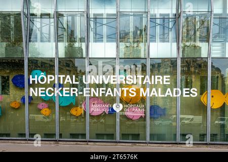 Enseigne du CHU Necker-enfants malades, hôpital de l'assistance publique-Hôpitaux de Paris (APHP) spécialisé en pédiatrie Banque D'Images