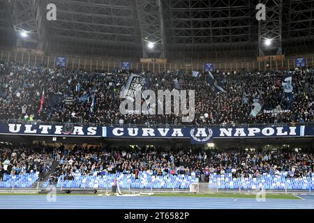 Neapel, Italie. 08 novembre 2023. Football : UEFA Champions League, SSC Napoli - 1. FC Union Berlin, phase de groupes, Groupe C, Journée 4, Stadio Diego Armando Maradona. Fans et Ultras de SSC Napoli. Crédit : Matthias Koch/dpa/Alamy Live News Banque D'Images