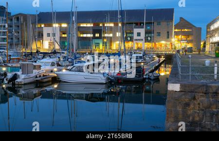 Victoria Dock, Caernarfon, Gwynedd, pays de Galles du Nord. Photographié en octobre 2023. Banque D'Images