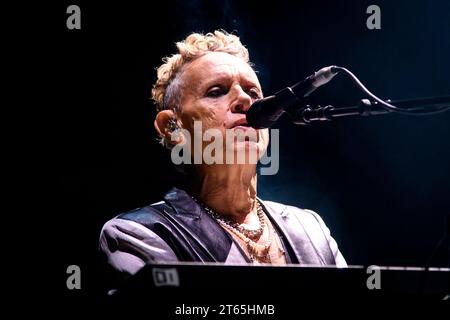 Toronto, Canada. 05 novembre 2023. Martin Gore du groupe de musique électronique anglais Depeche mode se produit lors d'un spectacle à guichets fermés au Scotiabank Arena de Toronto. (Photo Angel Marchini/SOPA Images/Sipa USA) crédit : SIPA USA/Alamy Live News Banque D'Images