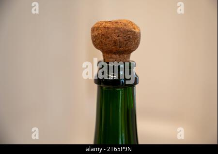 Ancien équipement pour la fabrication traditionnelle de champagne mousseux à partir de raisins de Chardonnay et pinor noir à Epernay, Champagne, France Banque D'Images