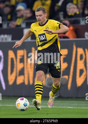 DORTMUND - Julian Ryerson du Borussia Dortmund lors du match de Bundesliga entre le Borussia Dortmund et le FC Bayern MŸnchen au signal Iduna Park le 4 novembre 2023 à Dortmund, en Allemagne. ANP | Hollandse Hoogte | GERRIT VAN COLOGNE Banque D'Images