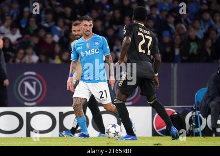 Naples, Italie. 08 novembre 2023. Naples, Italie, 8 novembre 2023 : Matteo Politano (21 Napoli) défie Sheraldo Becker (27 FC Union Berlin) lors du match de Ligue des champions entre la SSC Napoli et l'Union Berlin au Stadio Diego Armando Maradona le 8 novembre 2023 à Naples, Italie (Foto Mosca/SPP) crédit : SPP Sport Press photo. /Alamy Live News Banque D'Images