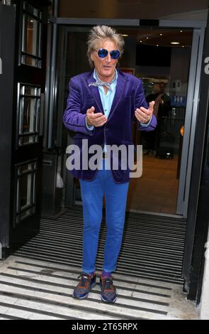 Londres, Royaume-Uni. 25 avril 2019. Rod Stewart quitte BBC radio 2 Studios à Londres. (Photo Fred Duval/SOPA Images/Sipa USA) crédit : SIPA USA/Alamy Live News Banque D'Images