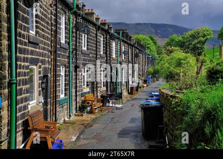 Greenfield : Hey Top Mill Workers’ Cottages (Forty Row) dans Bradbury’s Lane près de Huddersfield à Kirklees, South Pennines, West Yorkshire, Angleterre, Royaume-Uni Banque D'Images