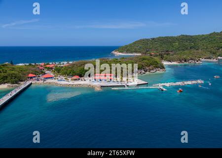 Royal Caribbean allure of the Seas passagers retournant à bord du navire sur la péninsule côtière privée de Royal Caribbean de Labadee, Haïti Banque D'Images