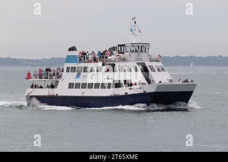 Le ferry MV WIGHT basé sur l'île de WIGHT SCÈNE emmène les passagers sur un tour du port géré par les propriétaires Solent Cruises Banque D'Images