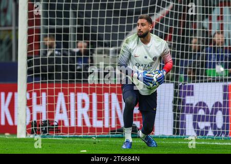 Milan, Italie. 07 novembre 2023. Gianluigi Donnarumma du Paris Saint-Germain FC se réchauffe lors du match de football Groupe F de l'UEFA Champions League 2023/24 entre l'AC Milan et le Paris Saint-Germain FC au stade San Siro, Milan, Italie, le 07 novembre 2023 Credit : Independent photo Agency/Alamy Live News Banque D'Images