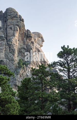 Profil du buste en granit sculpté de George Washington au monument national du mont Rushmore près de Keystone, Dakota du Sud Banque D'Images