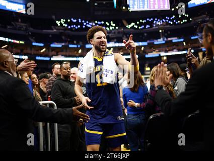 San Francisco, États-Unis. 02 novembre 2023. Klay Thompson (11) des Golden State Warriors quitte le terrain après avoir fait le panier de départ dans leur victoire 102-101 contre les Kings de Sacramento au Chase Center à San Francisco le mercredi 1 novembre 2023. (Photo de Nhat V. Meyer/Boupay/The Mercury News/TNS/Sipa USA) crédit : SIPA USA/Alamy Live News Banque D'Images