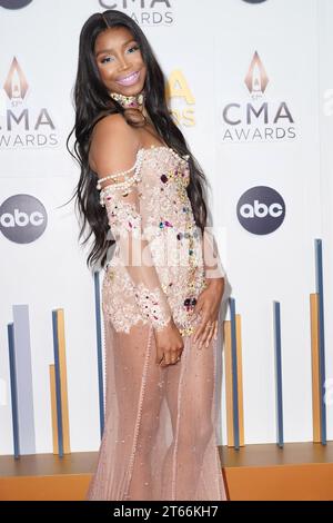 08 novembre 2023 - Nashville, Tennessee - Sacha. 57e cérémonie annuelle des CMA Awards, la plus grande soirée de musique country, tenue au Music City Center. Crédit photo : AdMedia/ MediaPunch Banque D'Images