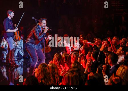 Nashville, États-Unis. 08 novembre 2023. Luke Bryan se produit lors de la 57e cérémonie annuelle des CMA Awards à Bridgestone Arena de Nashville, Tennessee, le mercredi 8 novembre 2023. Photo de John Angelillo/UPI crédit : UPI/Alamy Live News Banque D'Images