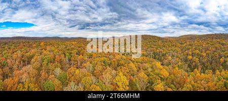 Vue aérienne panoramique du feuillage de la vallée de l'Hudson dans le nord de l'État de New York Banque D'Images